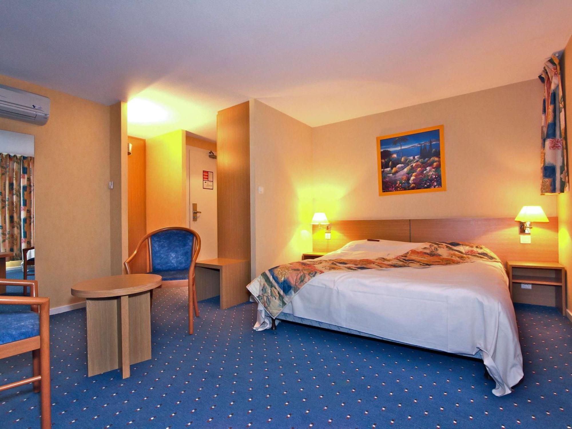 Mercure Hexagone Luxeuil Exterior foto